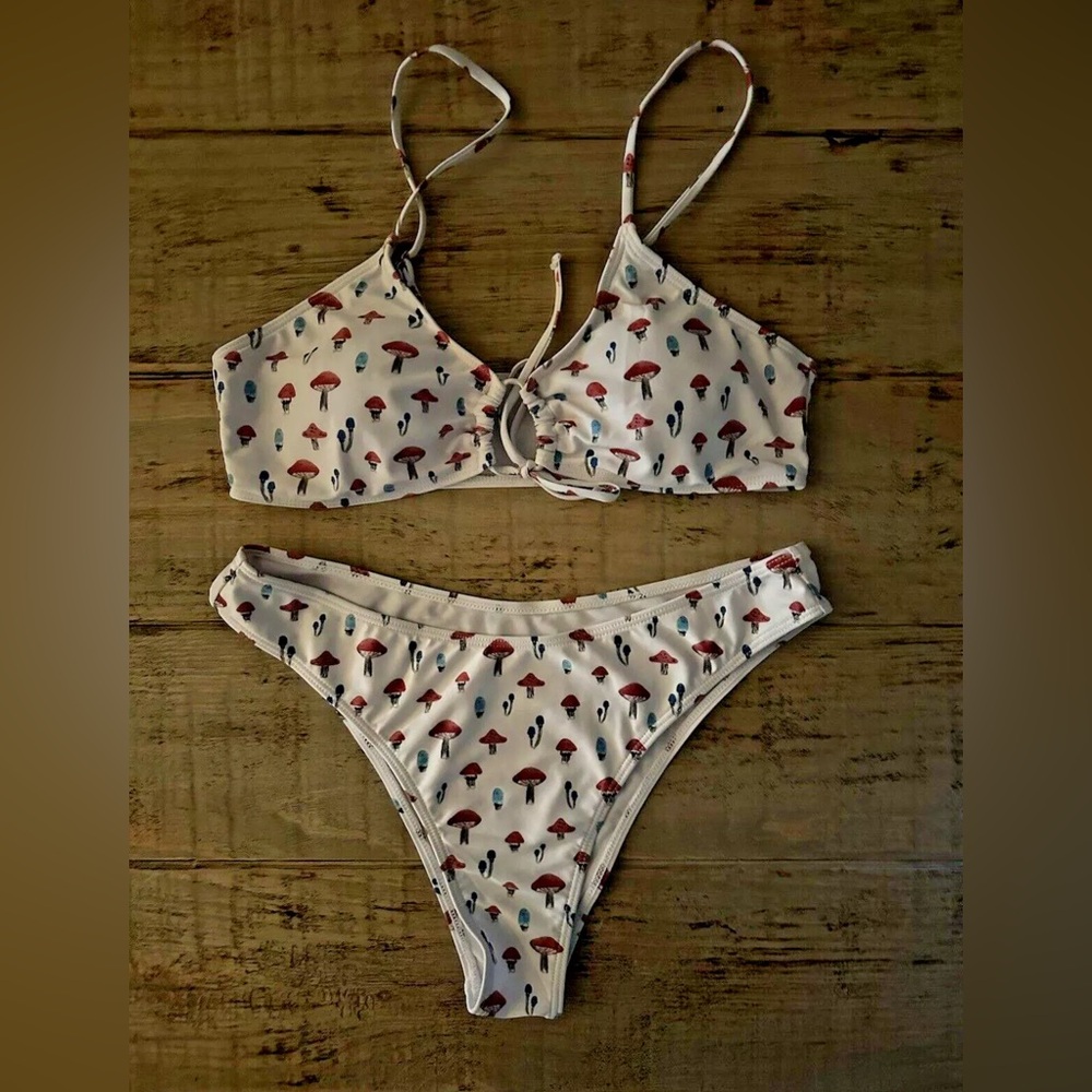 ***SHEIN***MUSHROOMS  white/multi Bikini size L NWOT